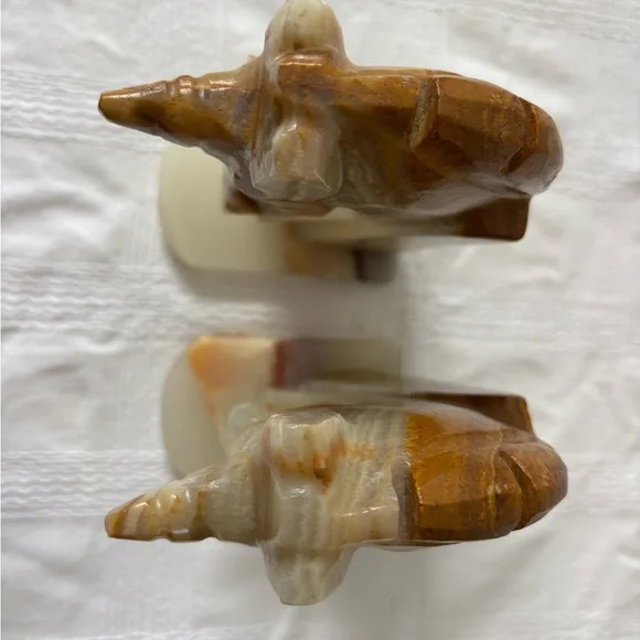 Elegant Brown and Cream Onyx Unicorn Head Bookends